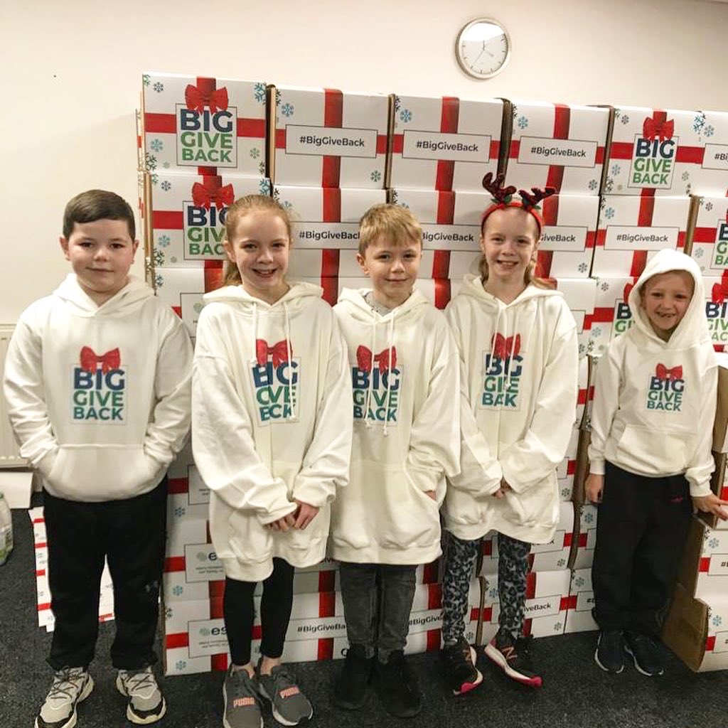 ESE_Solar's tweet photo. Weβve got our little helpers in the office today! π
π»
Keep an eye on our social for out #BigGiveBack updates as we hand deliver 1,000 parcels this week. All government guidelines will of course be followed to make sure everyone is safe! ππ»
#christmastime #helpingothers #liverpool https://t.co/neiJy3Ziaa