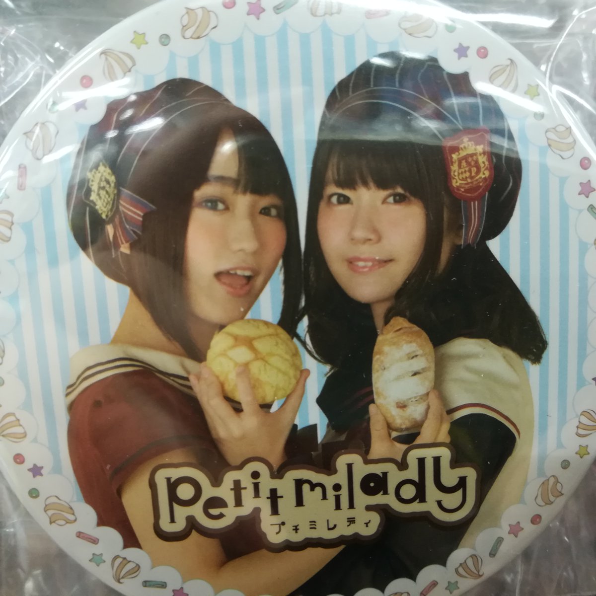 K Books 秋葉原 ライブ2 コーナー紹介 プチミレ 悠木碧 竹達彩奈 各種缶バッジ展開中 お探しでしたら是非当店へ 人 W Kbooks ラジ館 ラジオ会館 女性声優 グッズ