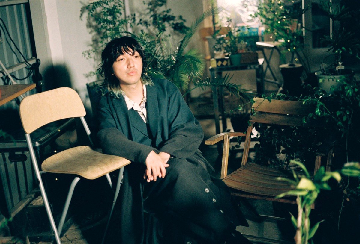 srpHAPPYEND's tweet photo. 【-DAY 5-配信まであと5日】
DAY 5にはHelsinki Lambda Clubとしても活動中の橋本薫(@cowperchild )が登場！

深夜のアコースティックライブということで、お酒との相性も抜群です…🥃🍷
寝る前の晩酌のお供に🌙

購入はこちら⬇
https://t.co/ABoT1BBRHP https://t.co/JefiS1Y2qr