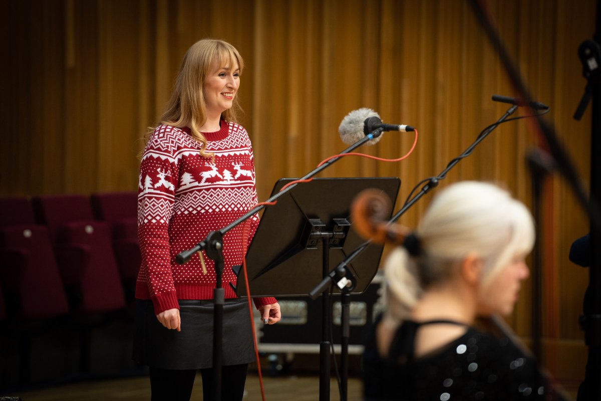 BBCNOW's tweet photo. We hope you’re having a fantastic Christmas Day so far!🎅
If you’re looking for some music to accompany your Christmas lunch, tune in to @BBCRadioWales at 2pm to hear BBC NOW perform Christmas classics from around the world with @llioevans 🎶
https://t.co/7qwYrP0vtt #FestiveNOW https://t.co/UnoeqvNbMz
