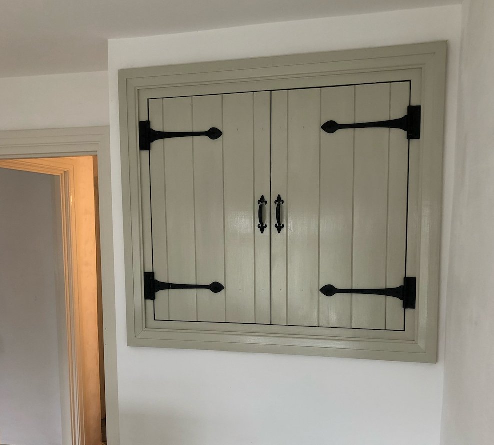 OldHouseRepair's tweet photo. A few before and after photos of the 2nd bedroom #Limewash #Limeplaster #HealthyLiving #Renovation https://t.co/mMJcUKkIa1