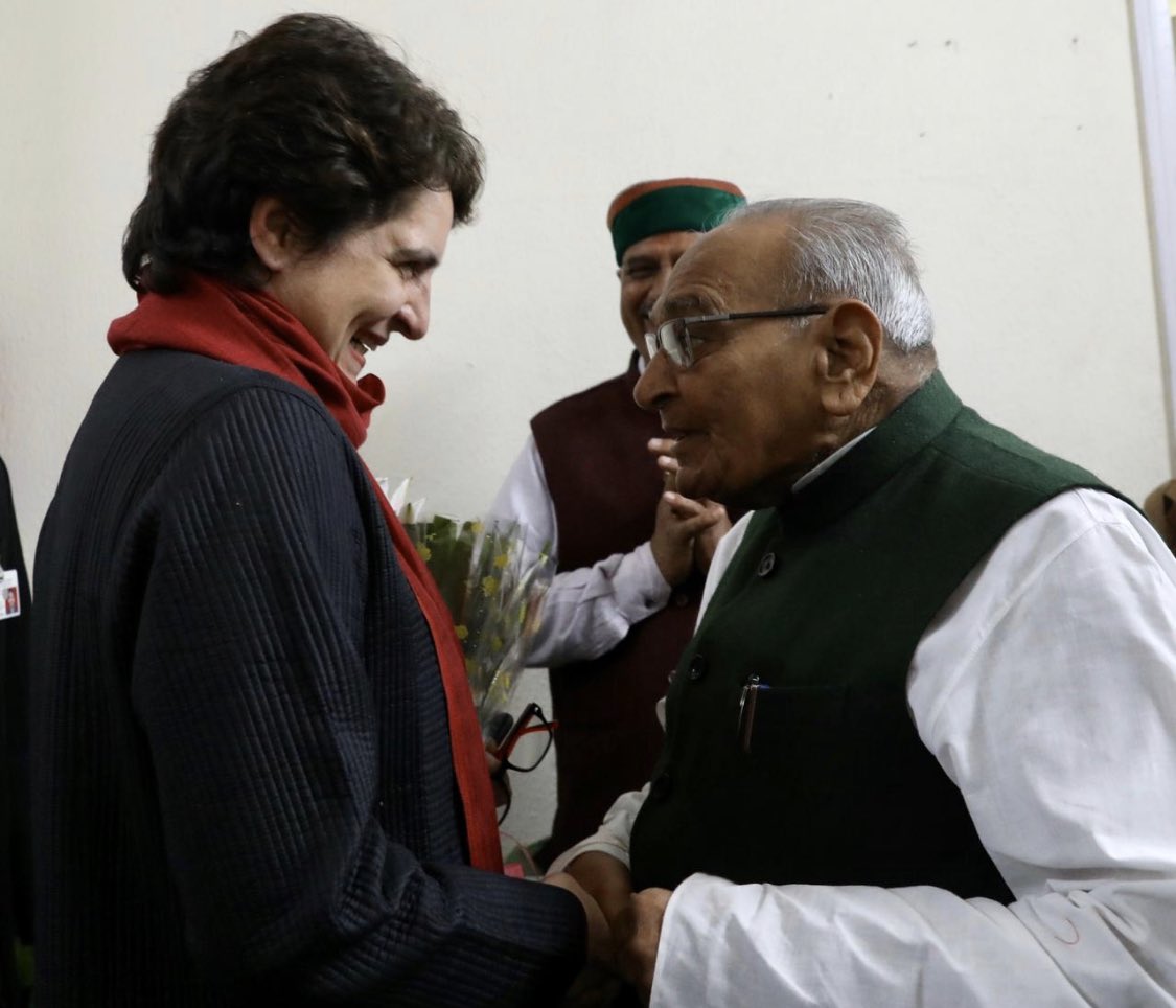 priyankagandhi's tweet image. श्री मोतीलाल वोरा जी के निधन से कांग्रेस पार्टी के हर एक नेता, हर एक कार्यकर्ता को व्यक्तिगत तौर पर दुःख महसूस हो रहा है। वोरा जी कांग्रेस की विचारधारा के प्रति निष्ठा, समर्पण और धैर्य के प्रतीक थे।... 

@MotilalVora
