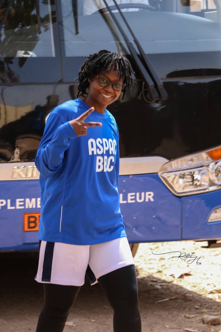 229People's tweet photo. Moi la BASKETTEUSE, la SPORTIVE 😅😅, en parlant de cela même, voilà quelques photos de moi et aussi de mon équipe https://t.co/pEkfuhQTPt