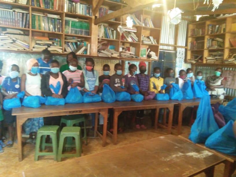 WindleshamTweet's tweet photo. Thanks to the amazing donation from the POWs with £1000 from the raffle money donated to KIMTA, Kenya we were able to give out 140 food parcels for 140 families which consisted of rice, maize flour, wheat flour and sugar.
#WindleshamValues #KIMTA #MerryChristmas #Support https://t.co/sFxrql7srF