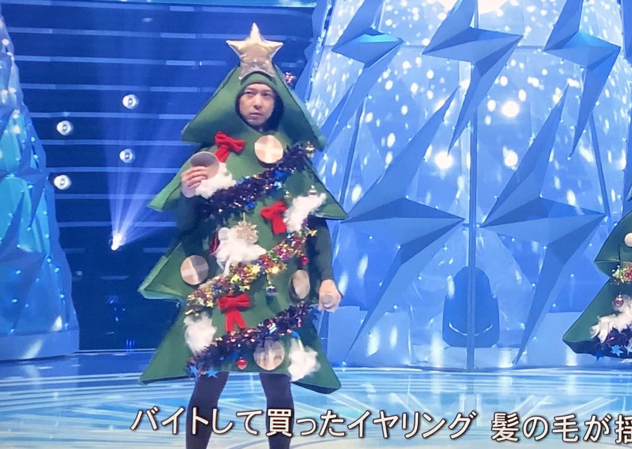 卑屈な奈良県民bot On Twitter なぜか鹿せんべいを持ってクリスマスツリーのコスプレをする我らが奈良県のスター 堂本剛ニキ Kinkikids Cdtv Cdtvライブライブ Https T Co Zd7rqazgx7 Twitter