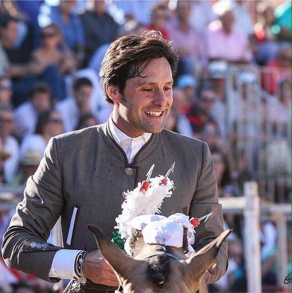 Hoy cumple 36 años el rejoneador andaluz 
<a href="/AndresRomeroWeb/">Andrés Romero</a> <a href="/Romero1Andres/">Andres Romero Ortega</a>, natural de Escacena del Campo. Felicidades torero portaltaurino.net/enciclopedia/d…