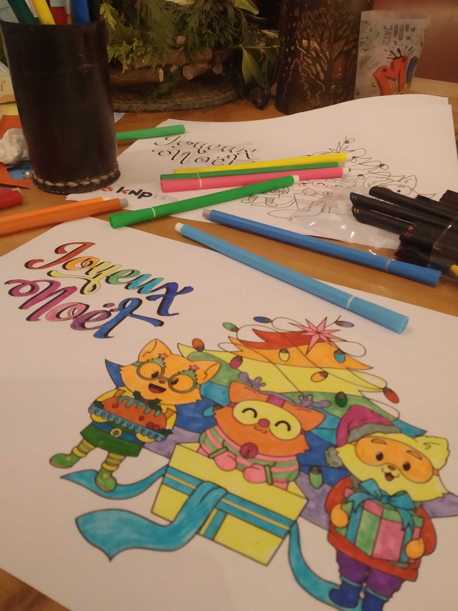 KNPLabs's tweet photo. Atelier #coloriage chez #KNP ! Même les #enfants (de tous âges) peuvent mettre la main à la #patte pour illuminer notre #Edgar ! On démarre les #festivités de #Noël en #couleurs, et dans la bonne humeur :) #happy #awesome #developers #Christmas https://t.co/C3Eqk4H6QU