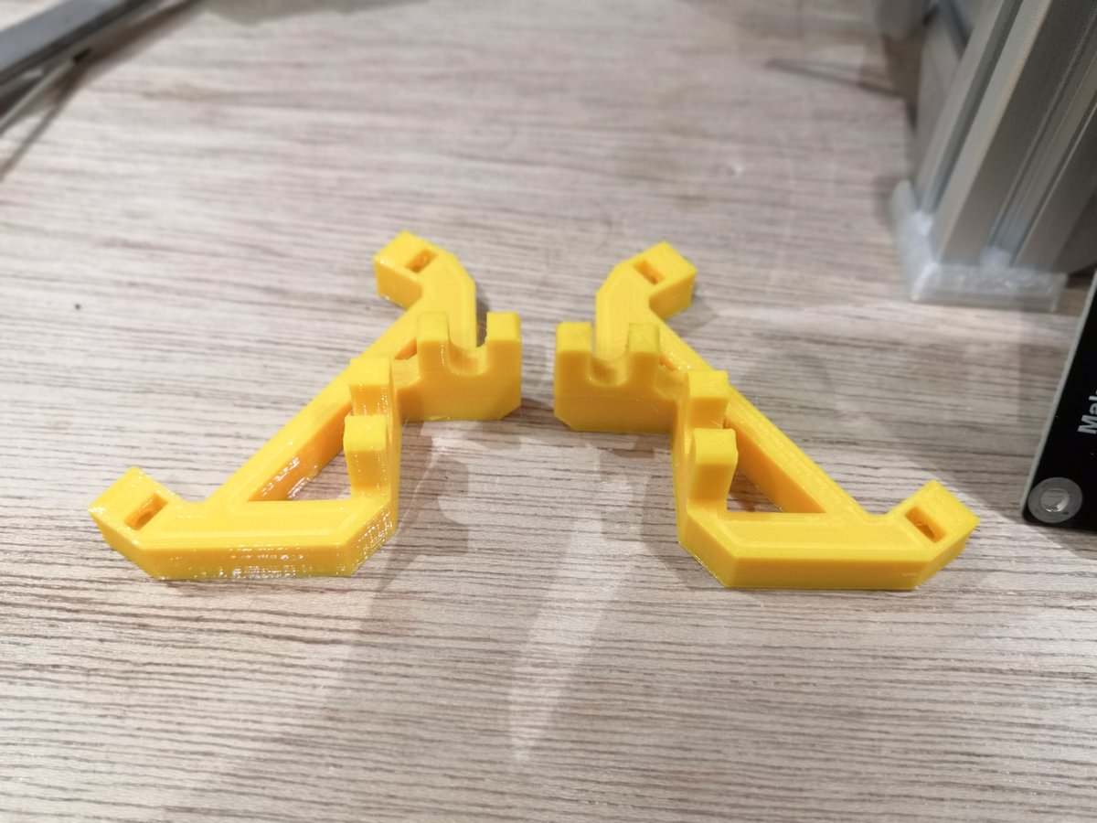 seya128's tweet photo. 液晶パネルの取り付け完了!
簡素なブラケットにしてみた。
#HyperCube3DPrinter https://t.co/q7lPVj0Rgz