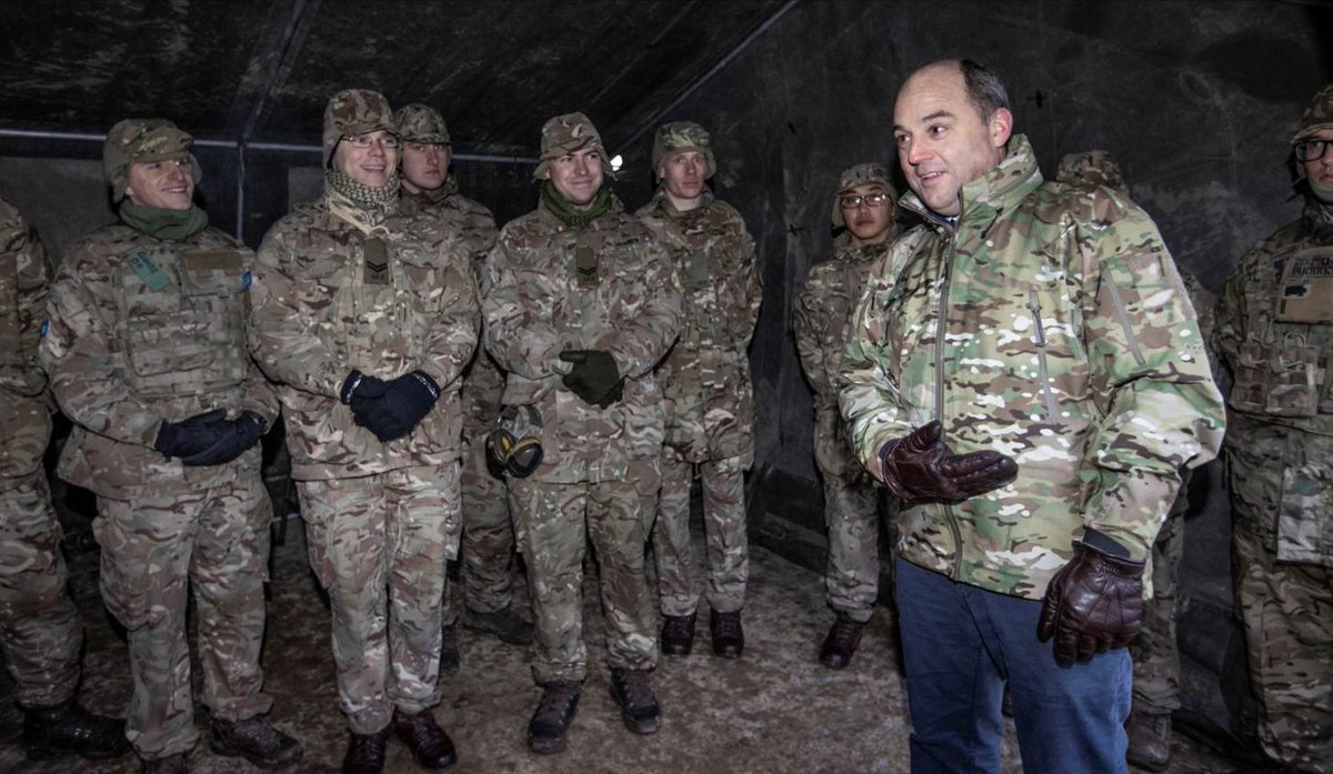 ChurchillsOwn's tweet photo. On Tuesday soldiers from D Sqn had the pleasure of hosting the Defence Secretary, Ben Wallace, on a visit to Tapa Camp where he spoke to soldiers from the eFP Battle Group. D Sqn demonstrated the raw power and continued importance of their Challenger 2s

@BWallaceMP
 #britisharmy https://t.co/thBLVpD2X7