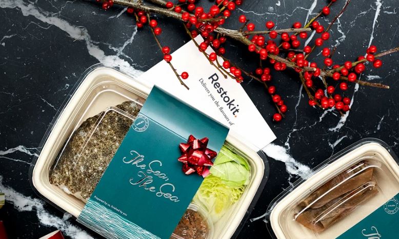 Restokithouses's tweet photo. #Christmas #Parties go virtual this Year!

Make the most of yours by #ordering finish at #home #kits for your team from the best #London #Restaurants.

https://t.co/4N00UoG2o2 https://t.co/qkNPi7gUPD