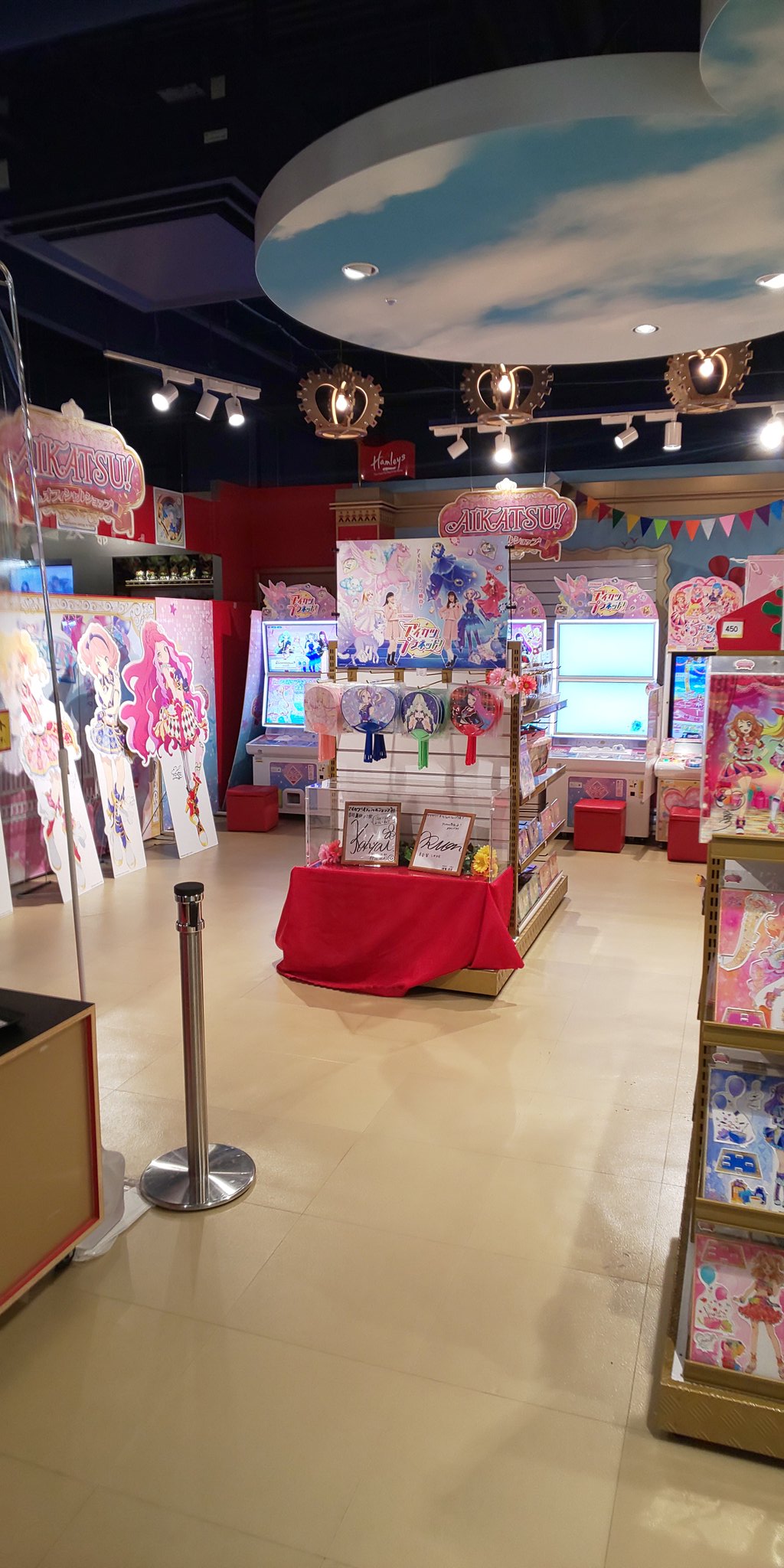 まもる 現在アイカツ オフィシャルショップ キャナルシティ博多に到着 O またこの時間ですいません 今日もアイパレ 頑張ります T Co Wplpcmh1d6 Twitter