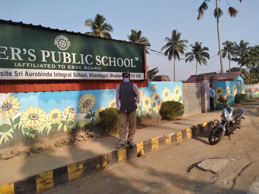OamOdisha's tweet photo. @CMO_Odisha @OdishaCm @SecyChief @DGPOdisha @cpbbsrctc @SarangiSudhansu @CMOdisha @SMEOdisha @DMKhordha @samirdash01 @dcpbbsr 
Illegal Private school in Govt. School campus running under knowledge of Education Dept., Police, GA Dept. Nexus is visible  

https://t.co/Jee00uSRAz https://t.co/erfLVnyKbs