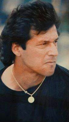 "خواہشیں کم ہوں تو آدمی خوش رہتا ہے."عمران خانJang, 1985