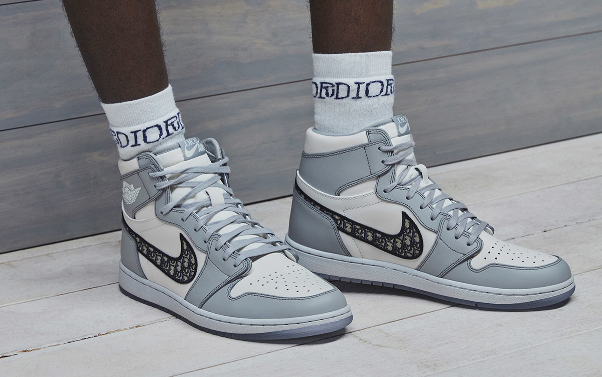BruzCurves's tweet photo. Objets de désir pour certains, de collection pour d’autres, les sneakers sont des indispensables mode que tout le monde s’arrache #Fashion https://t.co/4b5eq7xiLm https://t.co/LlTOkmK0js