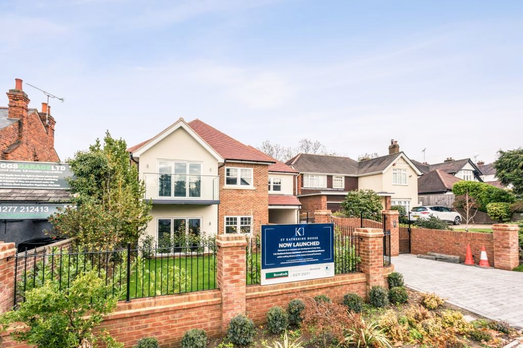 Finished Just in Time for Christmas! 
We've now finished work at St Katherine House, Shenfield, and it's looking spectacular! 5 luxury new build apartments were achieved, replacing the previous single house. 🏠🔑🎉
#architectsessex  #construction #building #design #newhomeessex