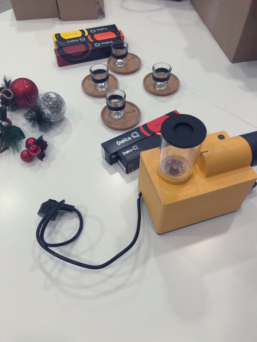 apdales's tweet photo. Reza la tarjeta:
‘Café para que nuestra amistad nunca se duerma’
¡Feliz Navidad!
Gracias por el detallazo @kinetica_mobile https://t.co/X50fc1mg7z