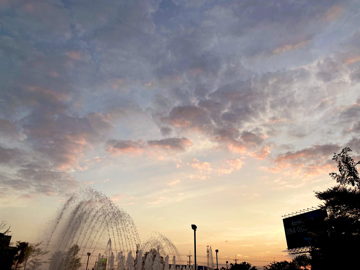 ludear_'s tweet image. จะมีอะไรน่ารักไปกว่าท้องฟ้าหน้าหนาวอีก