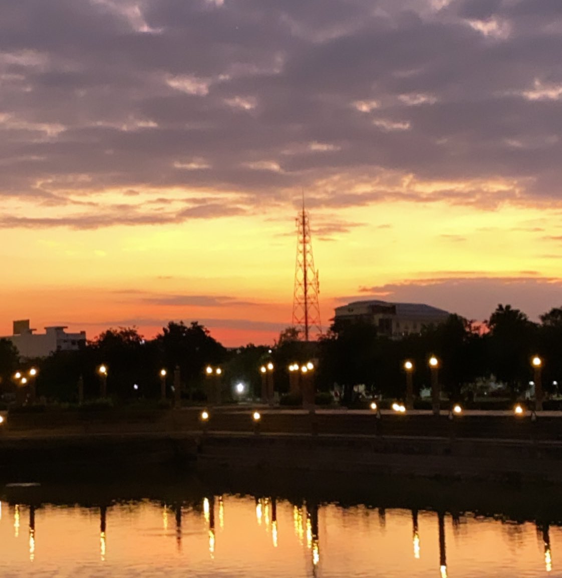 ludear_'s tweet image. จะมีอะไรน่ารักไปกว่าท้องฟ้าหน้าหนาวอีก