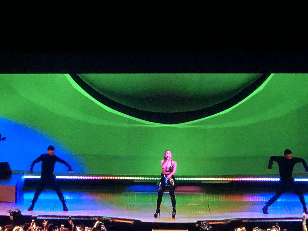 chloe110109's tweet photo. @ArianaGrande miss gurl got me crying about 50 times https://t.co/vdGjdeZCcS
