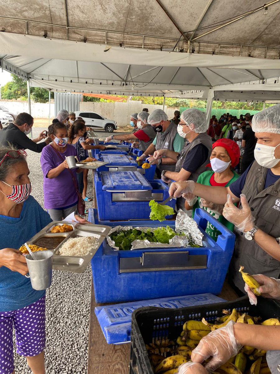 prertonkohler's tweet photo. Um dos momentos marcantes da visita a Boa Vista foi acompanhar o trabalho da @ADRABrasil junto aos imigrantes venezuelanos. Ajudei a servir o almoço a famílias que estão recomeçando a vida e diariamente são apoiadas pelos projetos realizados em Boa Vista e no estado de Roraima. https://t.co/j4spUT7cAm