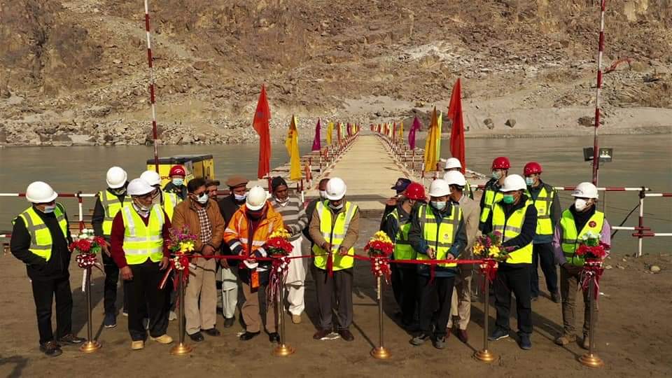 developingpak's tweet photo. #DiamerBhasha Dam A new milestone achieved
At the initial phase of the fastest work on Diamer Bhasha Dam in collaboration with Power China and FWO was inaugurated at Pontoon Bridge.
#DBDP #DiamerBashaDam #WAPDA #CheapEnergy #Pakistan 🇵🇰🇵🇰
Credits: Media team of Diamer Basha Dam https://t.co/RgucSVgLSS