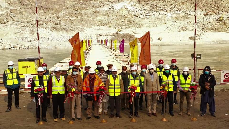 developingpak's tweet photo. #DiamerBhasha Dam A new milestone achieved
At the initial phase of the fastest work on Diamer Bhasha Dam in collaboration with Power China and FWO was inaugurated at Pontoon Bridge.
#DBDP #DiamerBashaDam #WAPDA #CheapEnergy #Pakistan 🇵🇰🇵🇰
Credits: Media team of Diamer Basha Dam https://t.co/RgucSVgLSS
