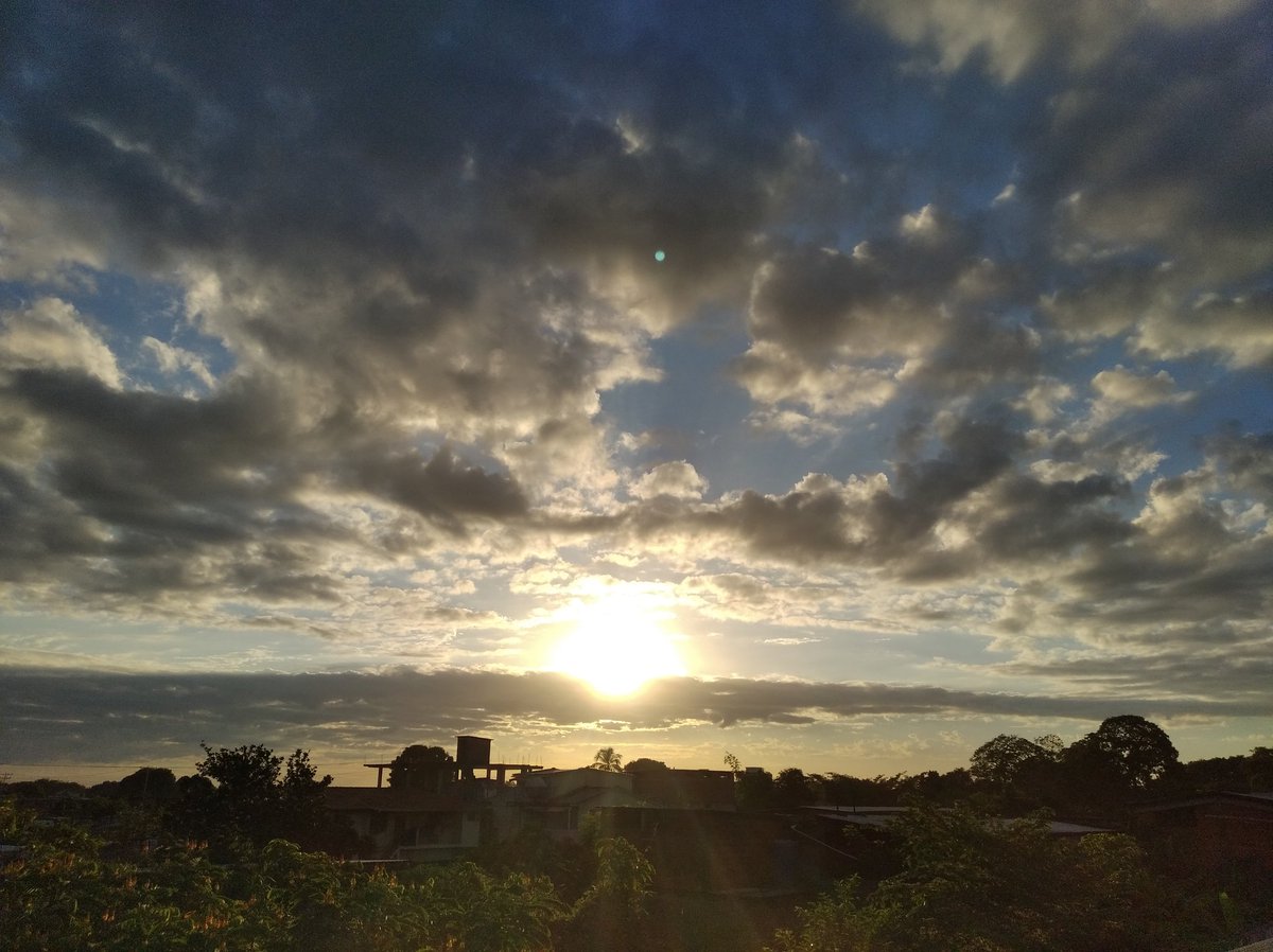 comticoguanare's tweet photo. ¡Bienvenidos a este espacio de #Transformacion #AtencionConsciente #Alegria #Salud #Educacion #Aprendizaje #Consciencia #Presencia #Plenitud y #Paz!

¡Dale #Vida al mundo!

Amanecer en #Guanare este #21Dic, solsticio de invierno
🌿✨ https://t.co/zV5Y1PCkHf