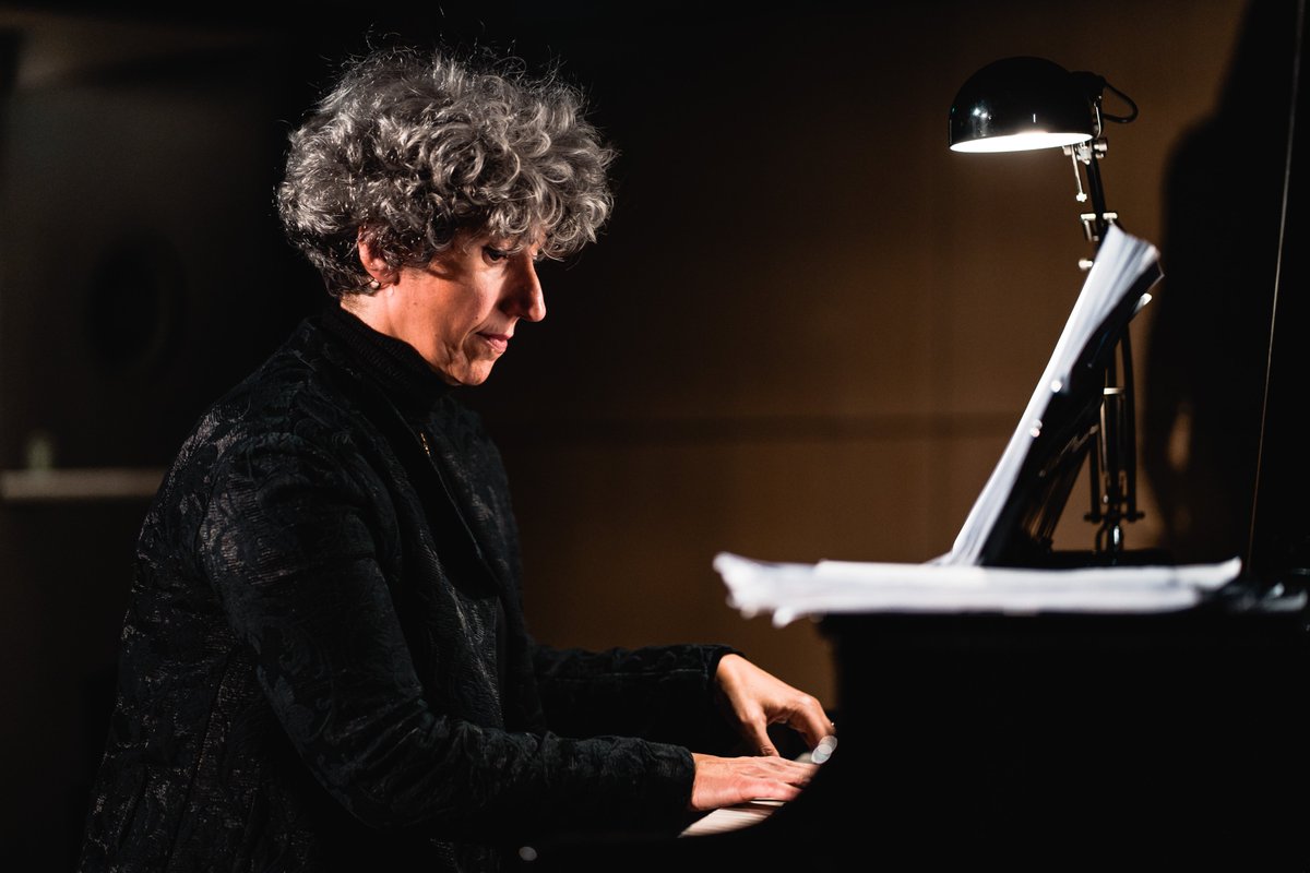 La nostra sorpresa per questo #Natale2020
Il 25 dicembre alle 17.30 sarà trasmesso gratuitamente in streaming sul canale YouTube del #TCBO, il Concerto di Natale realizzato in collaborazione con <a href="/ComunaleBologna/">TCBO</a> e #bsmtproductions
#christmasconcert #bsmtsingersreunion