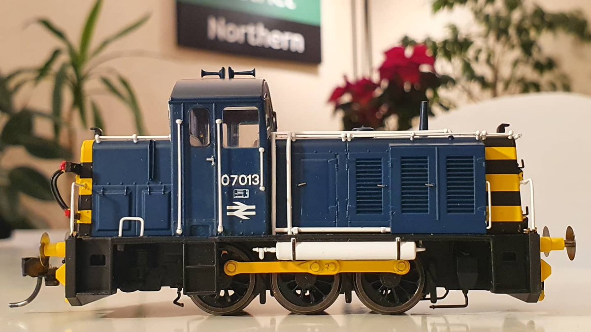PdannyH's tweet image. This Christmas has certainly turned out like no other. Staying positive &amp;amp; with today being shortest day of the year, I'm thrilled to have received my pressie from my fiancé a little early - Heljan #Class07 my new shortest loco. 
#TMRGUK #VariousMultipleUnits