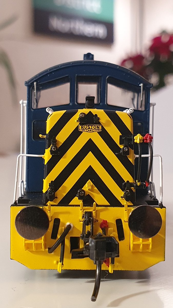 PdannyH's tweet image. This Christmas has certainly turned out like no other. Staying positive &amp;amp; with today being shortest day of the year, I'm thrilled to have received my pressie from my fiancé a little early - Heljan #Class07 my new shortest loco. 
#TMRGUK #VariousMultipleUnits