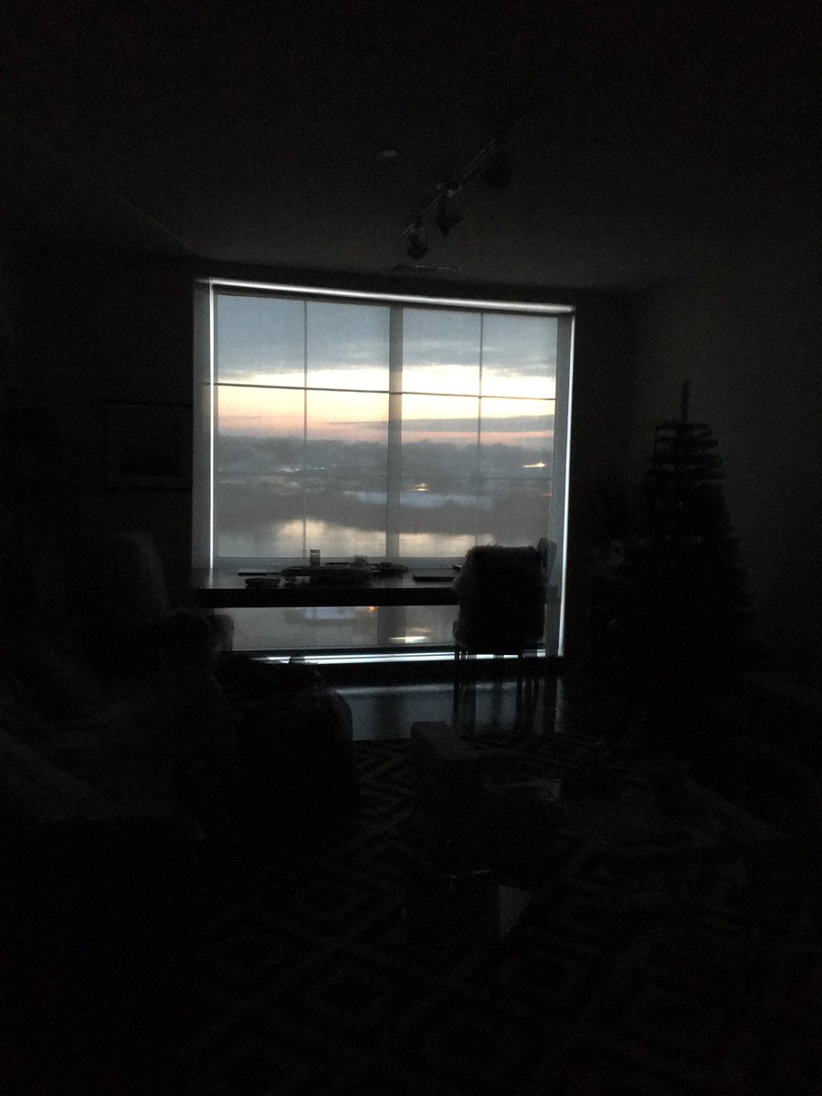 erindolanart's tweet photo. Winter solstice morning- looking forward to this evenings sky enjoy this magical moment ❄️ #WinterSolstice #wintertime https://t.co/4ehIY6HAD4