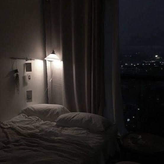 Chrstn_dlcrzz's tweet photo. Dark room, Soft music, Alone. https://t.co/cfJC0o8XvA