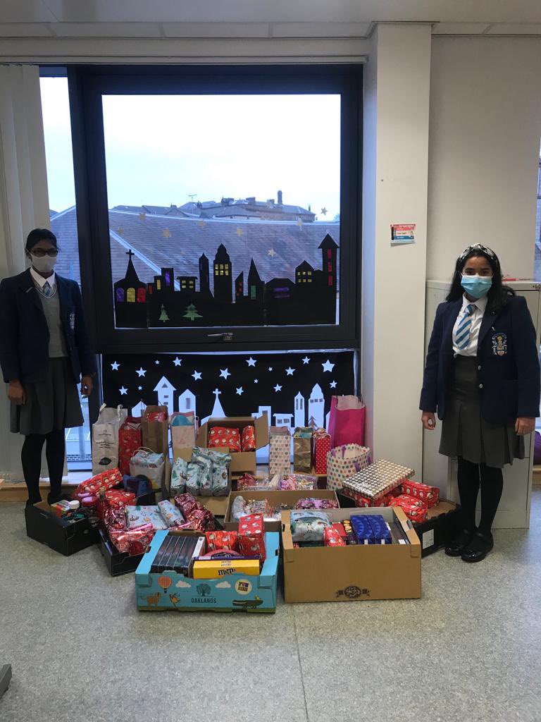 lynndougela's tweet photo. @CmhtCoatbridge @NHSLanarkshire @Hutchesons #christmas #kidnessmatters #MentalHealthAwareness #BeKind #generous #thankyou thanks so much Kavya Vusikala and Manasvi Vanga for your thoughtfulness our patients love the gifts ❤️😊 https://t.co/uEe9dBQHAN