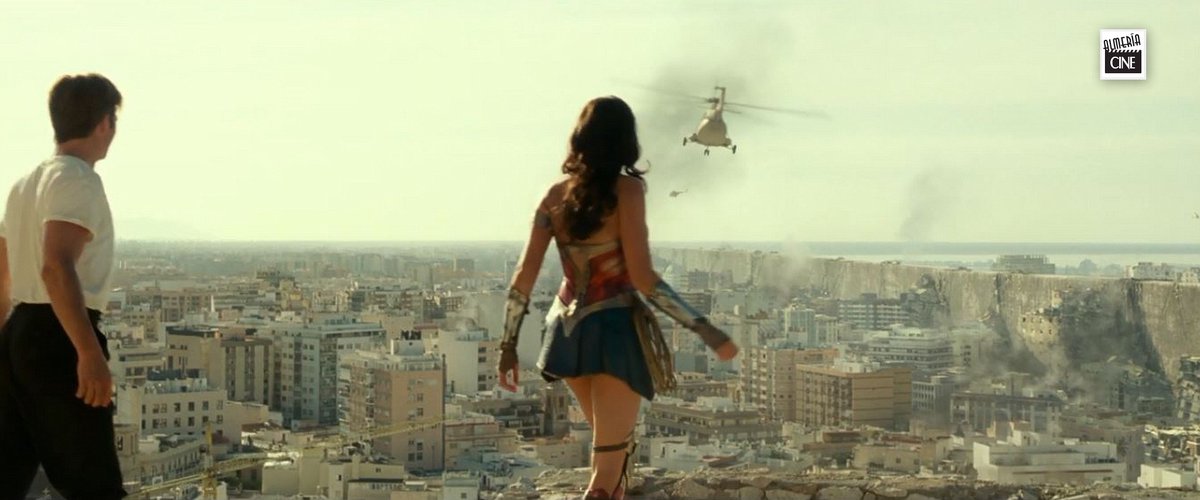 Revivimos el paso por nuestra tierra del rodaje de <a href="/WonderWomanEsp/">Wonder Woman 1984</a>. El estreno se ha hecho esperar pero ya podemos ver #Almería en la gran pantalla 🤩🍿 almeriacine.blogspot.com/2020/12/wonder… #WW84 <a href="/PattyJenks/">Patty Jenkins</a> <a href="/GalGadot/">Gal Gadot</a> <a href="/PedroPascal1/">theus</a> <a href="/Alcazabaalmeria/">CM Alcazaba de Almería</a>