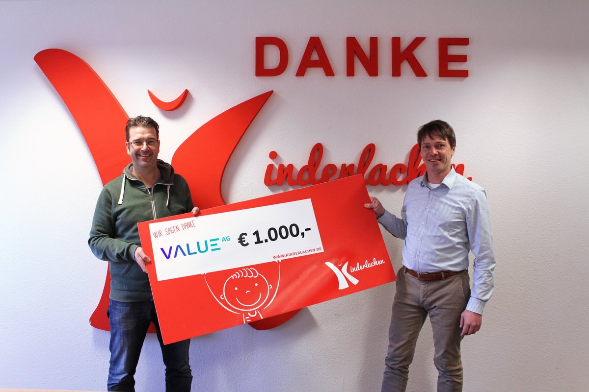 Value Ag Die Value Ag Hat Diesem Jahr Auf Kunden Geschenke Verzichtet Und Fur Jede Digital Versendete Weihnachtskarte 2 50 Euro An Die Stifung Kinderlachen Ev Gespendet Vorstand Thilo Hofmann War Zur Scheck Ubergabe