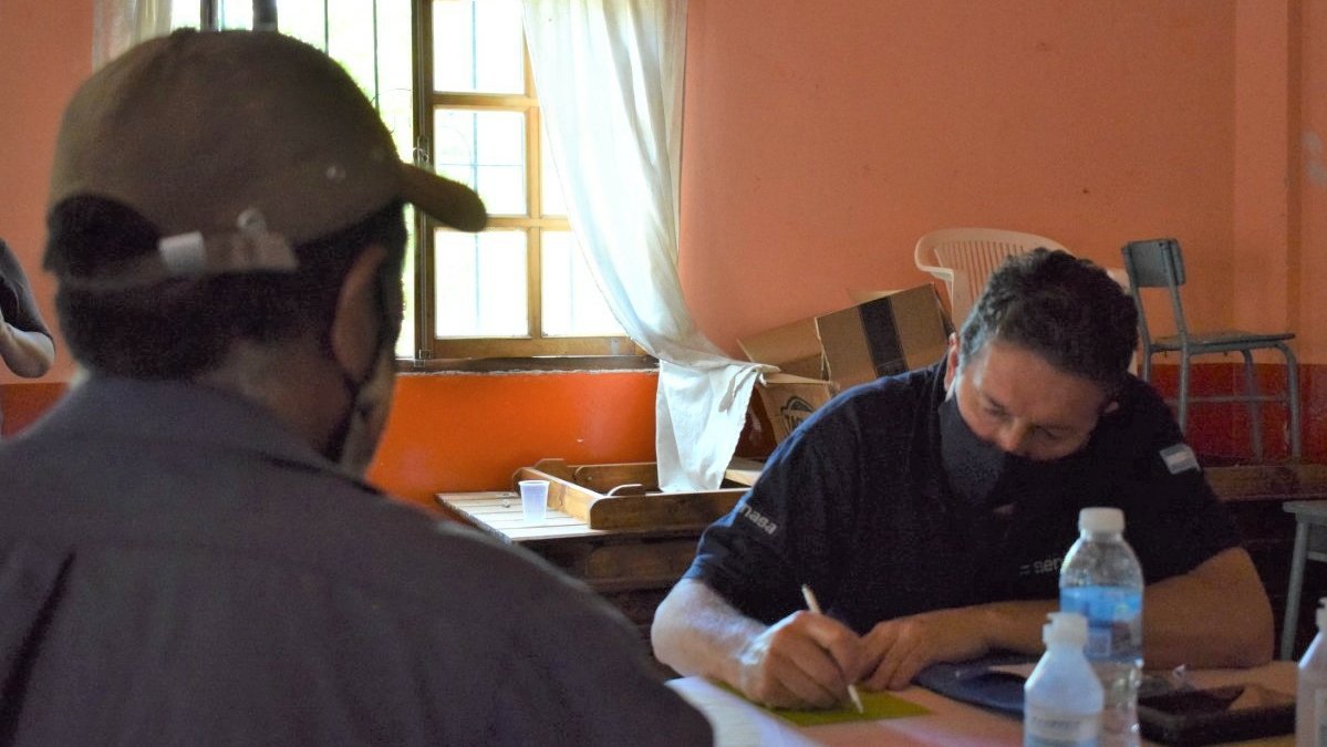 SenasaAR's tweet photo. En una jornada de la Mesa de Organismos Nacionales de #Jujuy realizada en la localidad de Palma Sola recordamos la importancia de la inscripción en el #Renspa para comercializar animales, vegetales y/o productos agroalimentarios. También respondimos consultas sobre #DTe y #DTVe. https://t.co/2CjDTCm9M6