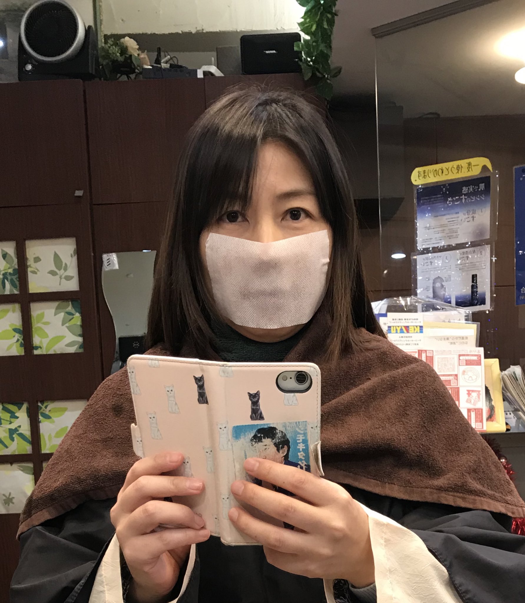 塩村あやか 参議院議員 りっけん 散髪に 8月以来だったそうです 貼り付けマスク になり 散髪完了 T Co Ehbwb5m4mm Twitter