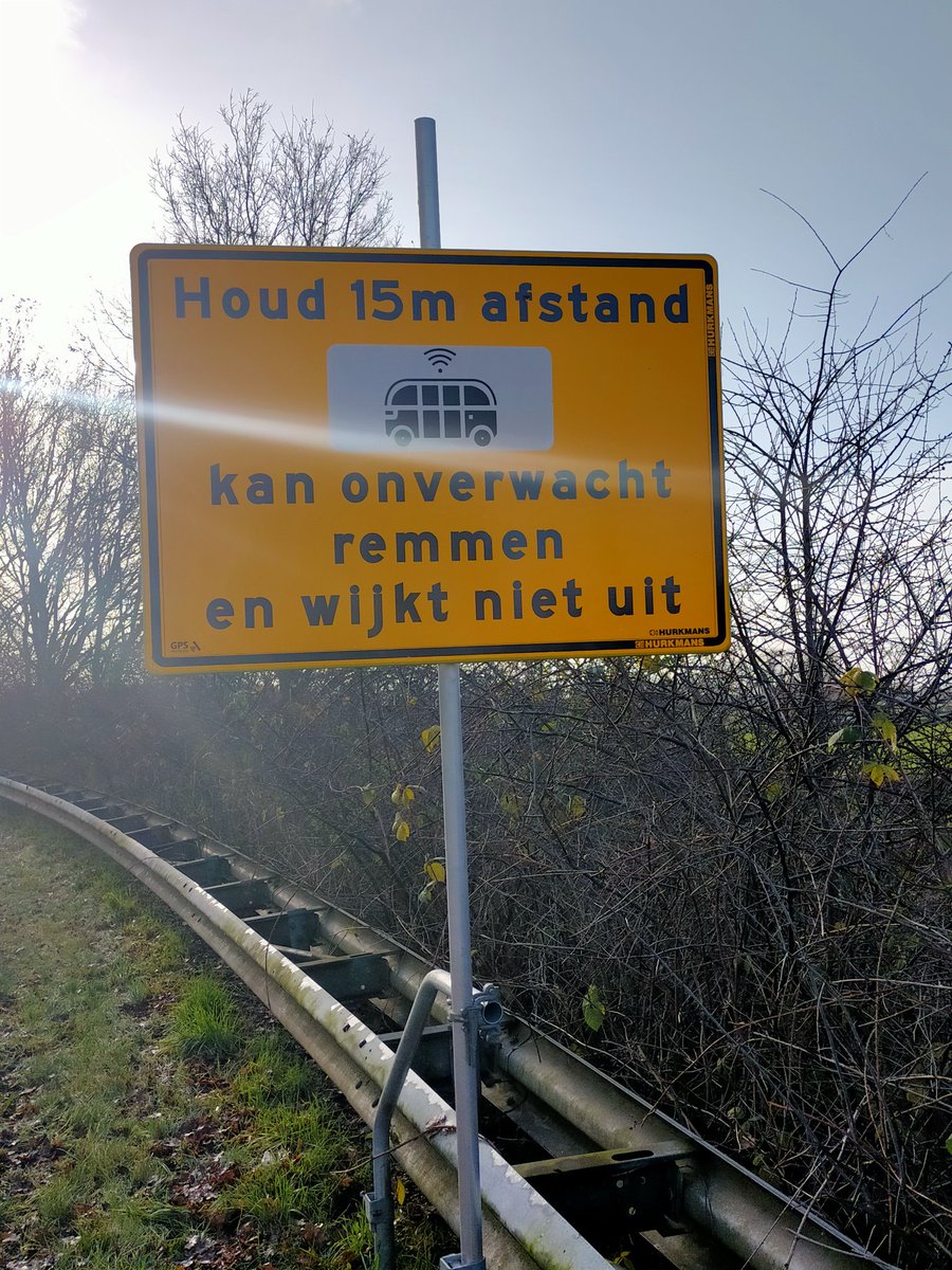 kluizenares's tweet image. Hier rijdt dus een bus zonder bestuurder. #proef #automotive 
#cool
