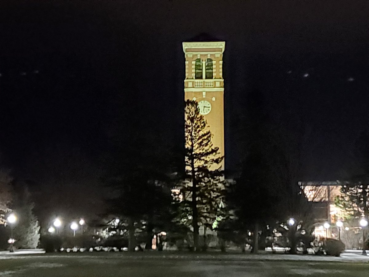 DrewDog22's tweet photo. It's a peaceful first morning of winter on the @northerniowa campus! Happy Holidays Panther Nation! Keep masking up! #UNItogether #ProtectingOurPanthers https://t.co/SOxpVKso2N