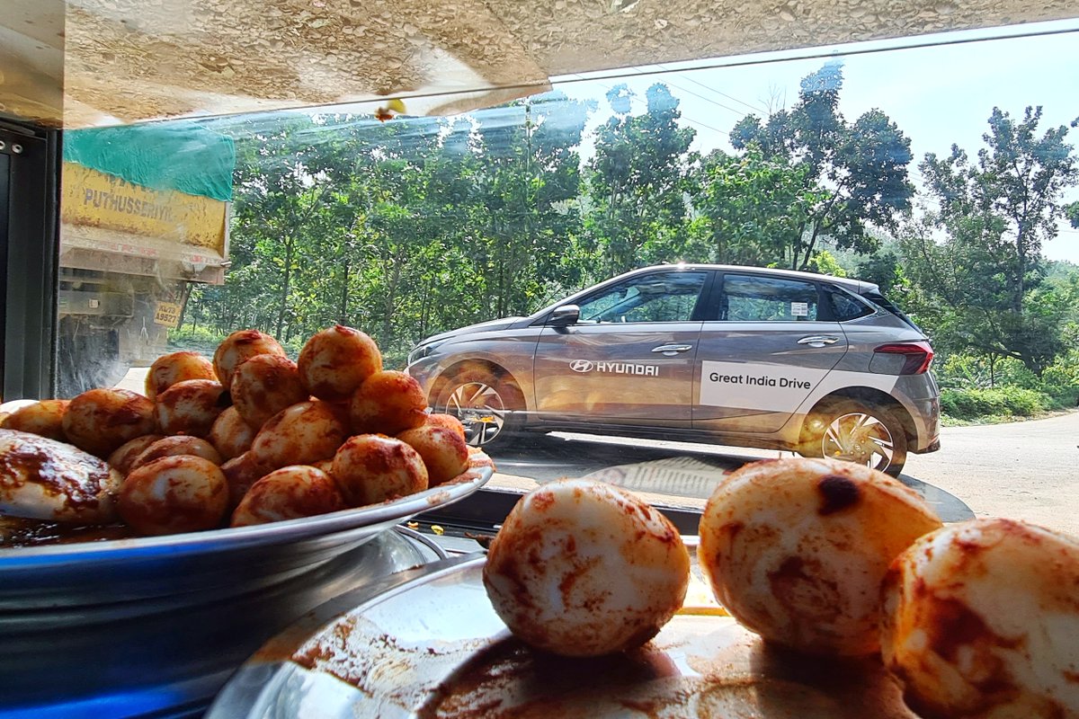 autocarindiamag's tweet image. Day 3️⃣ of the @HyundaiIndia #GreatIndiaDrive saw us take the scenic route from Kozhikode to Wayanad, with some treats for our tastebuds en route as well 😋

#ProgressForHumanity #TheAllNewi20 #i20