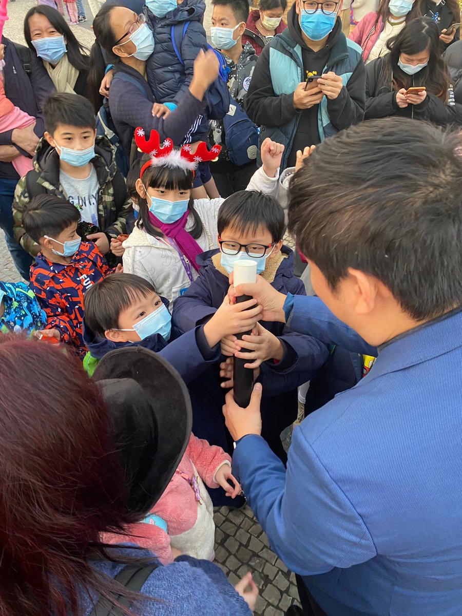 macauyoungmagic's tweet image. #澳門聖誕市集魔術表演

#澳門青年文創魔術協會

#澳門文創 #澳門魔術會 #澳門魔術協會  #macaumagic #macaumagician 
#魔術表演  #澳門魔術師
#澳門學魔術 #澳門魔術興趣班