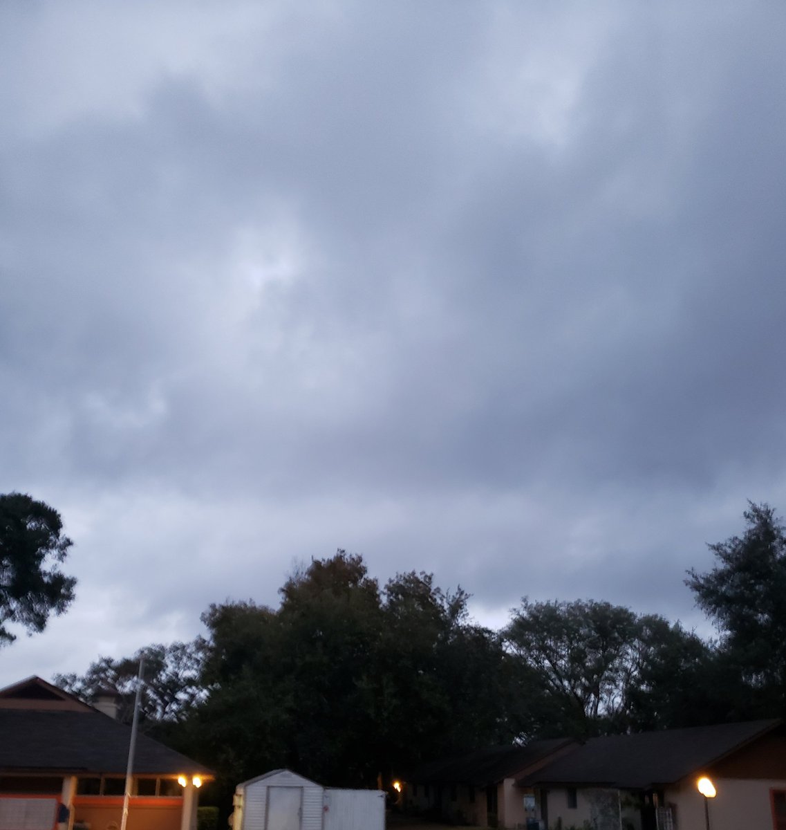 Good morning everyone! A cloudy day as a cold front moves through making it feel more like Christmas. Hope this Monday brings a feeling of Christmas your way!🎄🎁🎅