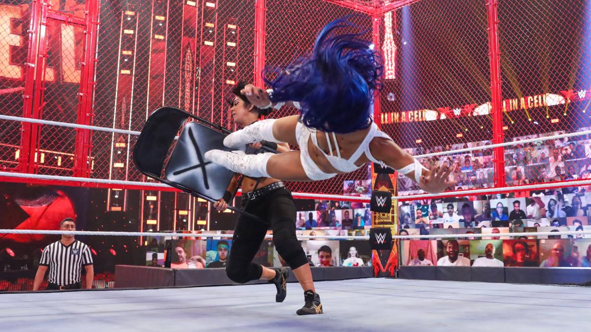 2 - Sasha Banks vs Bayley [Hell In A Cell] [25/10/2020]
