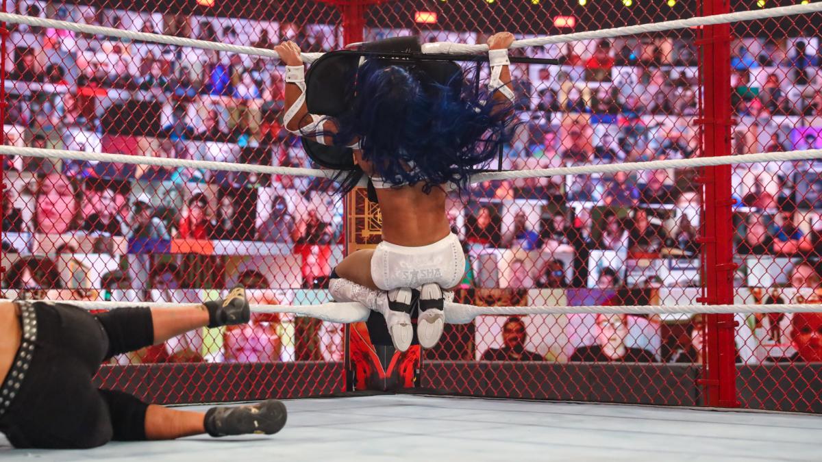2 - Sasha Banks vs Bayley [Hell In A Cell] [25/10/2020]