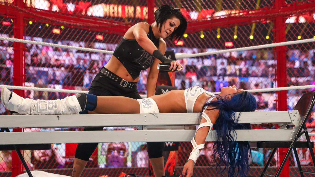 2 - Sasha Banks vs Bayley [Hell In A Cell] [25/10/2020]