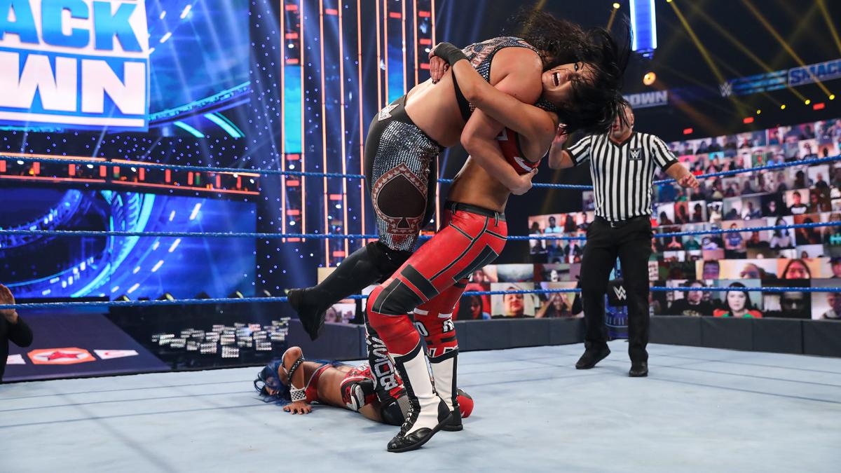 26 - Sasha Banks & Bayley vs Shayna Baszler & Nia Jax [Smackdown] [04/09/2020]3/4