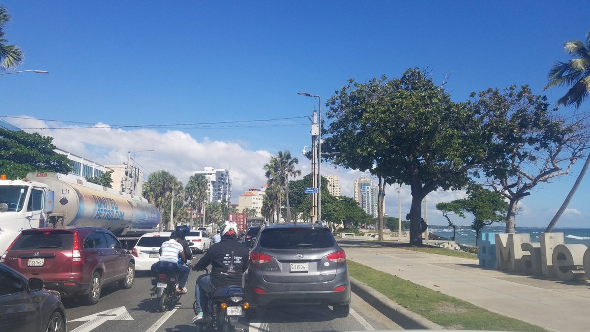 #TAPON <a href="/TraficoExpreso/">Tráfico Expreso</a> fuerte el tapón en la avenida George Washington oeste - este.