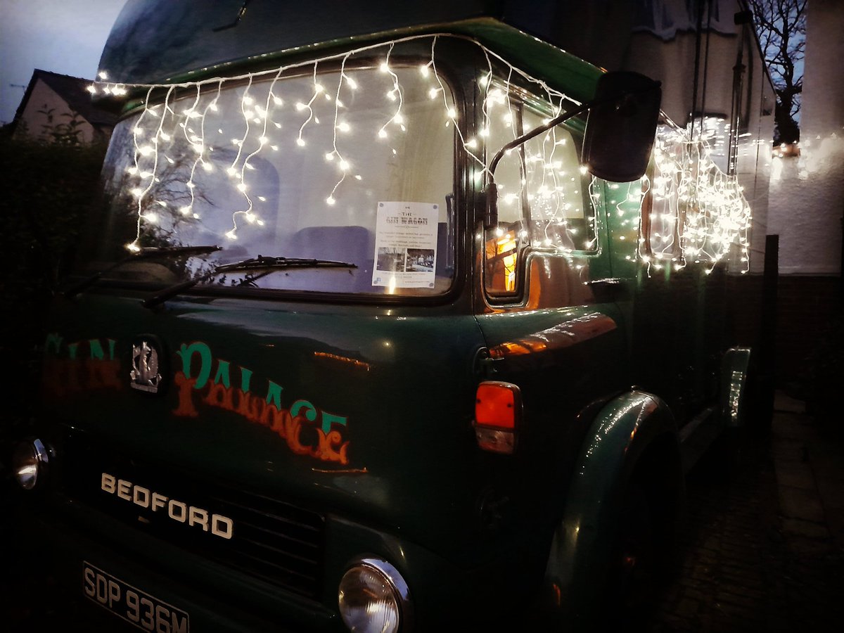 The advantage of knowing the Gin Wagon can't go to any events this winter - we were able to cover it in Christmas lights! 🎄🌟
#everycloud #vintagevehicle