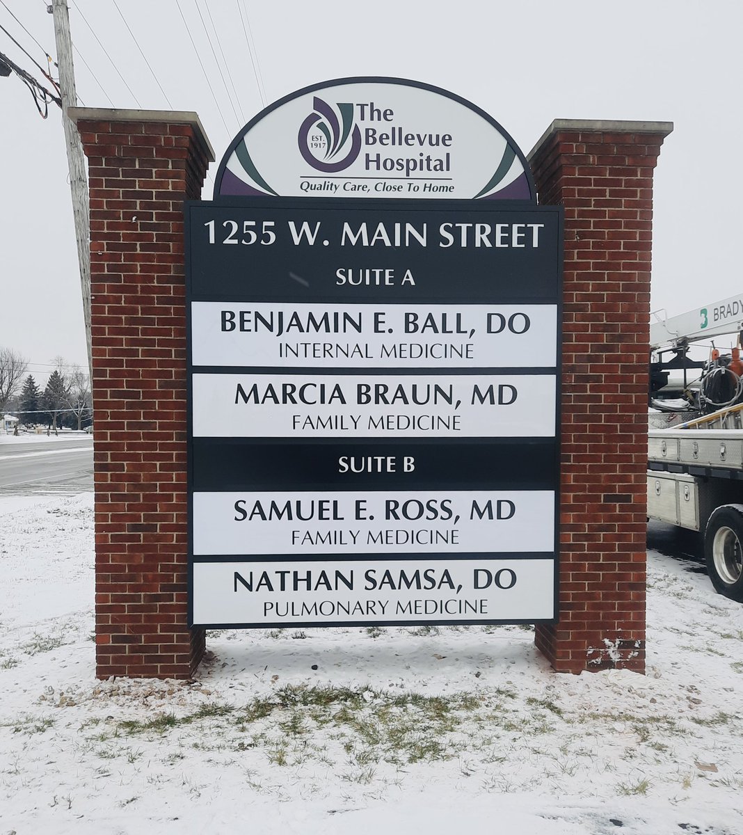 BradySignCo's tweet image. A pair of LED lit pylon sign cabinets went up last week for our friends at The Bellevue Hospital (@TBHJobsOhio). At 12’ tall and 8’ wide these cabinets are sure to provide great visibility along a busy stretch of Route 20 in Bellevue. #HealthcareSigns #OurSignsMeanBusiness