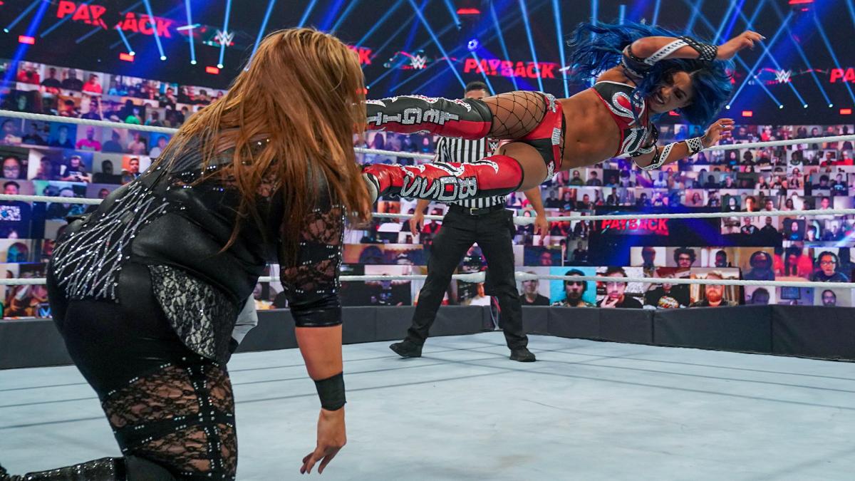 29 - Sasha Banks & Bayley vs Shayna Baszler & Nia Jax [Payback] [30/08/2020]3/4